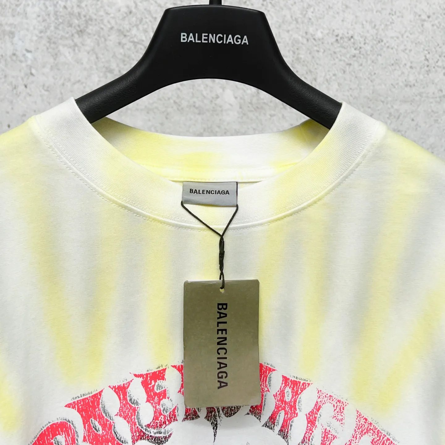 💰P 115 【 . Quality】BALENCI*GA/ .SS 26 New Arrival 。 T 。 ， . Authentic 。 ！ ZP 。 260 ， . ， ， 。 。 ， 。 OS . Same Style ：BL 263788 ：Black，White Size：XS S M L